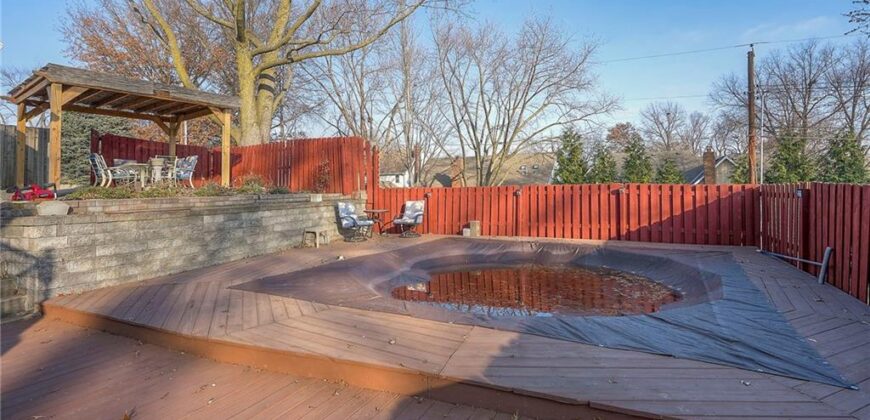 6509 NW Twin Oaks Drive, Kansas City, MO 64151