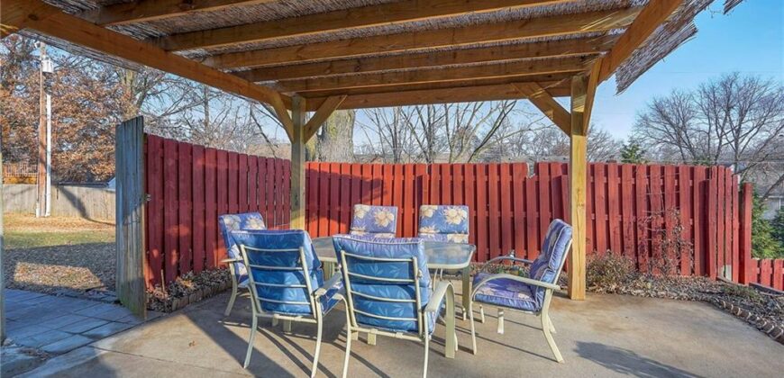 6509 NW Twin Oaks Drive, Kansas City, MO 64151