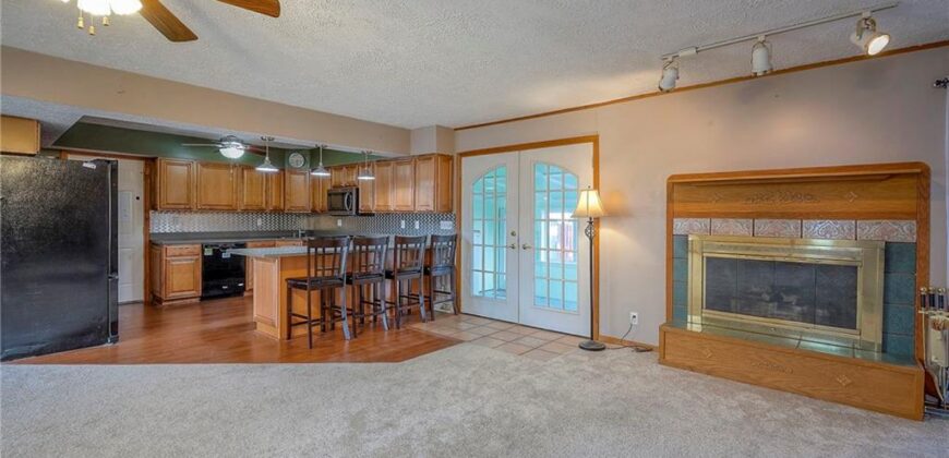 6509 NW Twin Oaks Drive, Kansas City, MO 64151