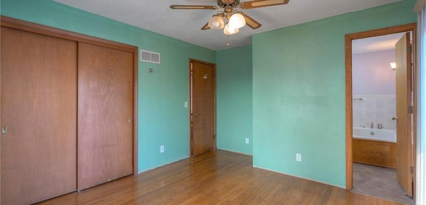 6509 NW Twin Oaks Drive, Kansas City, MO 64151