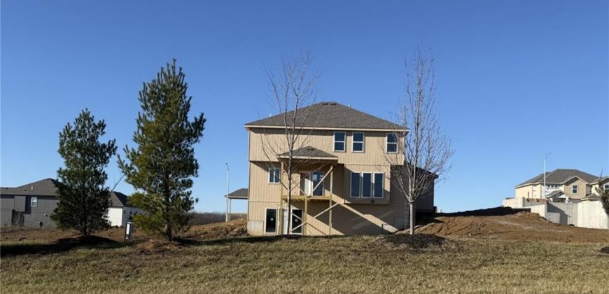 8931 N Poplar Avenue, Kansas City, MO 64156