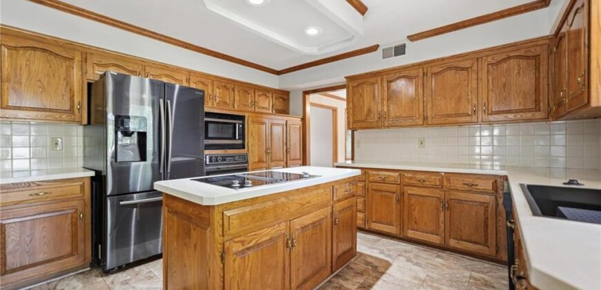 4100 NE SHADY LANE Drive, Gladstone, MO 64119
