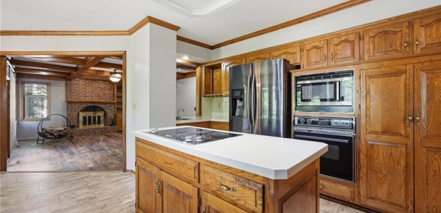 4100 NE SHADY LANE Drive, Gladstone, MO 64119