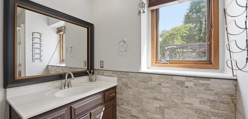 4100 NE SHADY LANE Drive, Gladstone, MO 64119