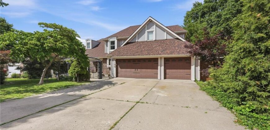 4100 NE SHADY LANE Drive, Gladstone, MO 64119
