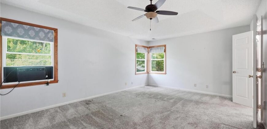 4100 NE SHADY LANE Drive, Gladstone, MO 64119