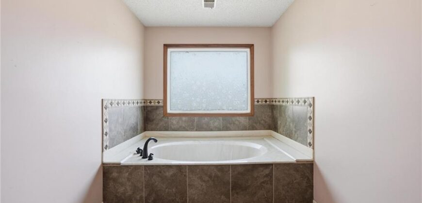 4100 NE SHADY LANE Drive, Gladstone, MO 64119