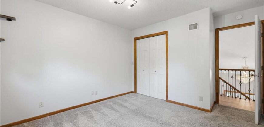 4100 NE SHADY LANE Drive, Gladstone, MO 64119