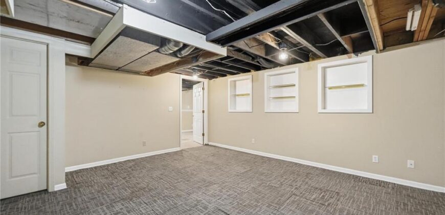 4100 NE SHADY LANE Drive, Gladstone, MO 64119