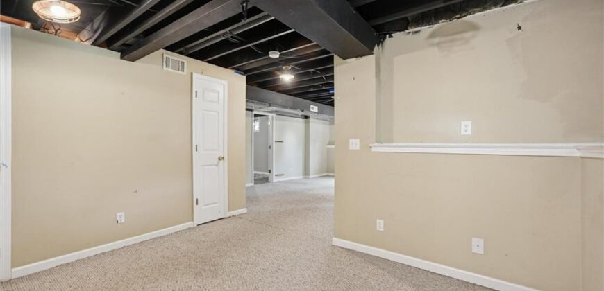 4100 NE SHADY LANE Drive, Gladstone, MO 64119