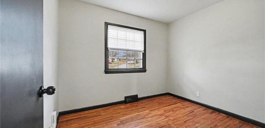6017 N Howard Avenue, Gladstone, MO 64118