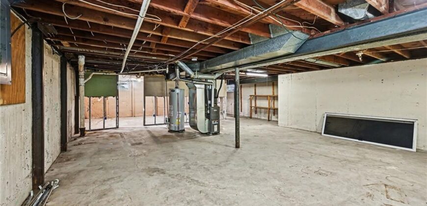 6017 N Howard Avenue, Gladstone, MO 64118