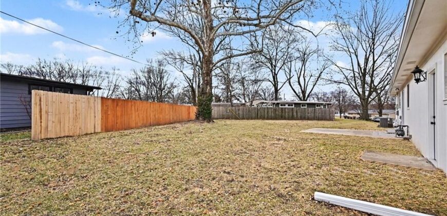6017 N Howard Avenue, Gladstone, MO 64118
