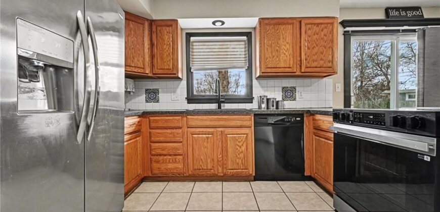 6017 N Howard Avenue, Gladstone, MO 64118