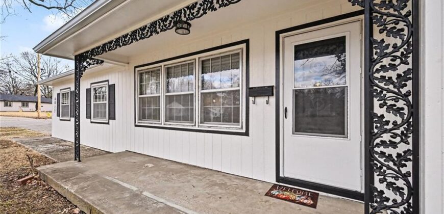 6017 N Howard Avenue, Gladstone, MO 64118