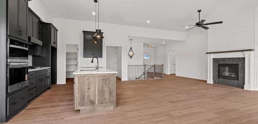 9619 Stockdale Road, Liberty, MO 64068