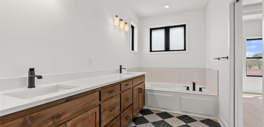 9619 Stockdale Road, Liberty, MO 64068