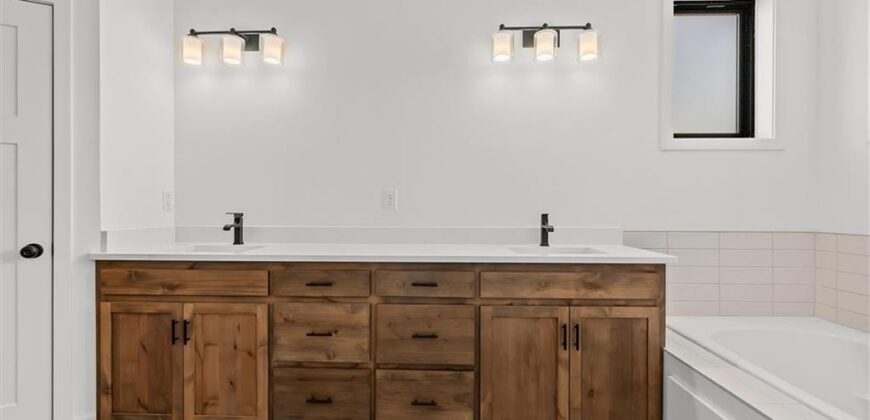 9619 Stockdale Road, Liberty, MO 64068