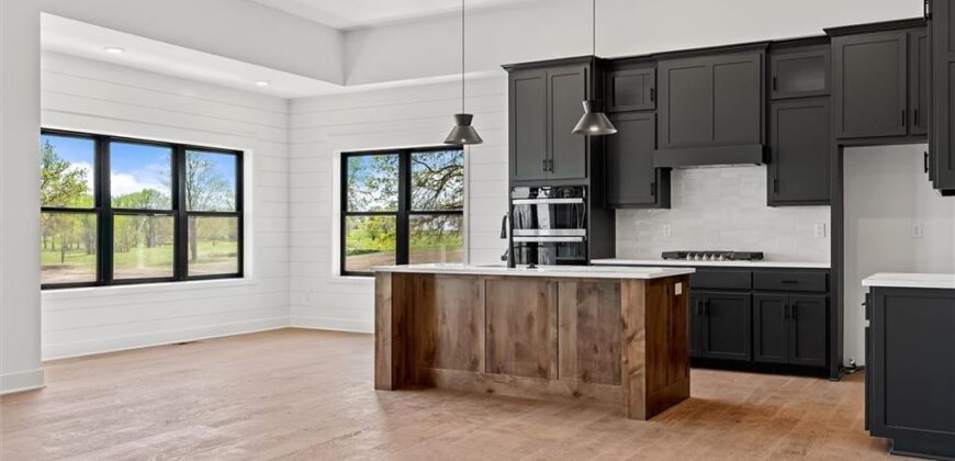 9619 Stockdale Road, Liberty, MO 64068