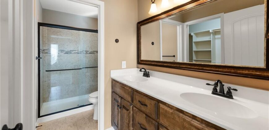 194 N Camelot Drive, Liberty, MO 64068