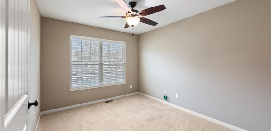 194 N Camelot Drive, Liberty, MO 64068