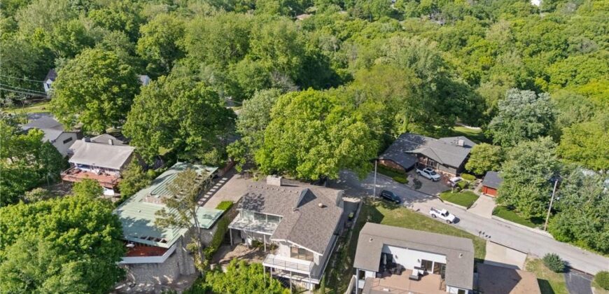 3630 N Briarcliff Road, Kansas City, MO 64116