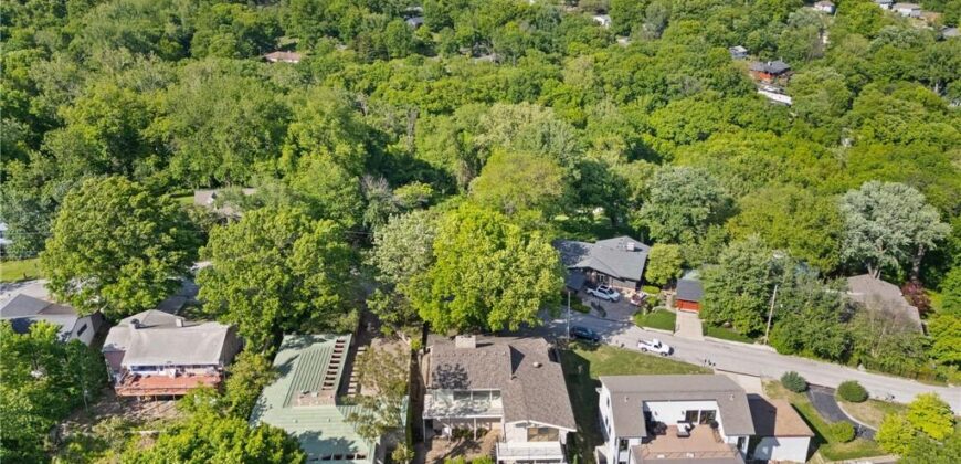 3630 N Briarcliff Road, Kansas City, MO 64116