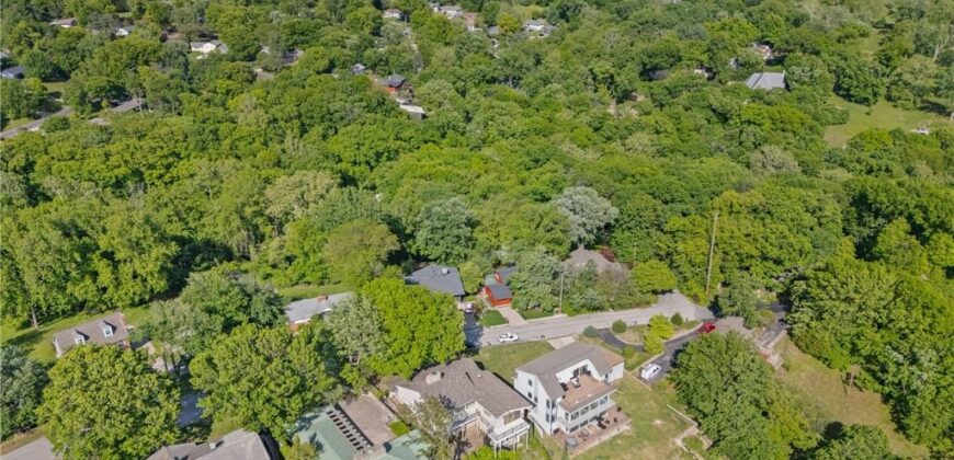 3630 N Briarcliff Road, Kansas City, MO 64116