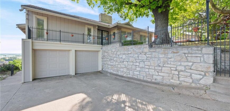 3630 N Briarcliff Road, Kansas City, MO 64116