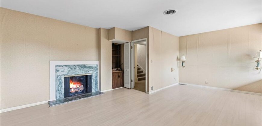 3630 N Briarcliff Road, Kansas City, MO 64116