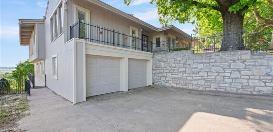 3630 N Briarcliff Road, Kansas City, MO 64116
