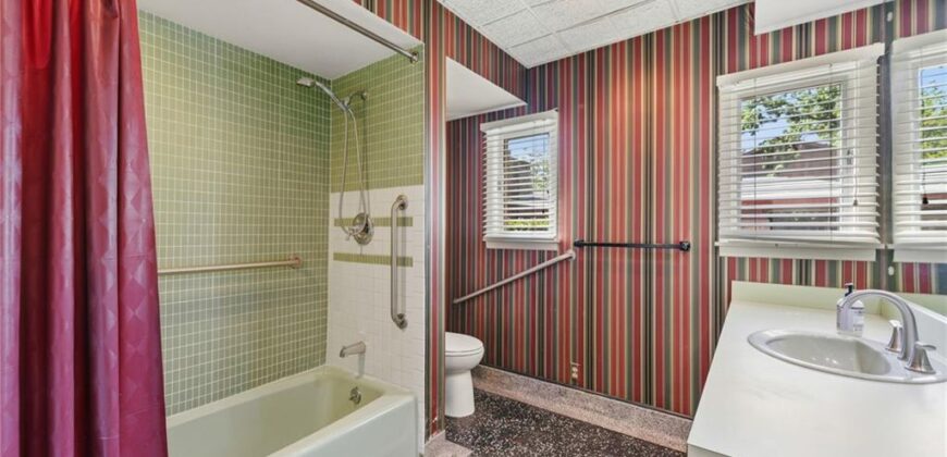 3630 N Briarcliff Road, Kansas City, MO 64116