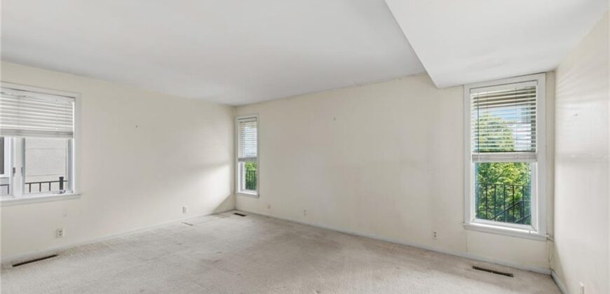 3630 N Briarcliff Road, Kansas City, MO 64116