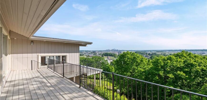 3630 N Briarcliff Road, Kansas City, MO 64116