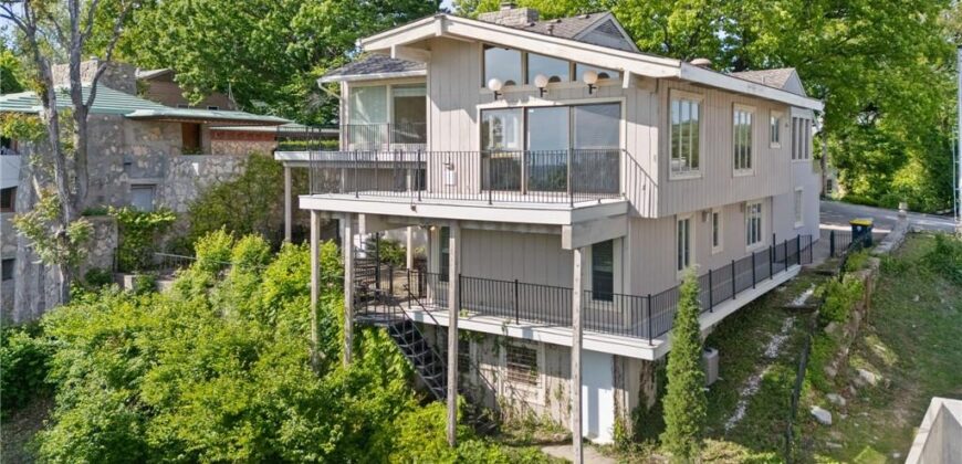 3630 N Briarcliff Road, Kansas City, MO 64116