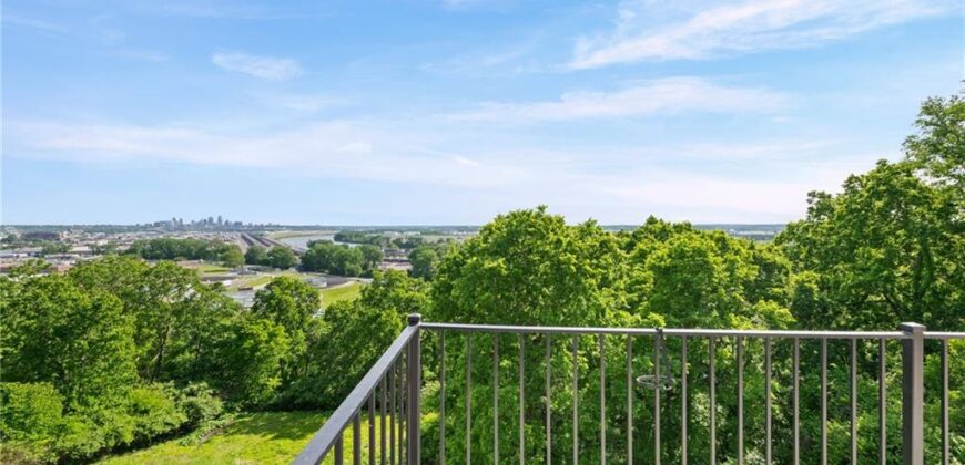 3630 N Briarcliff Road, Kansas City, MO 64116