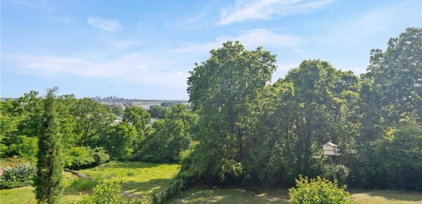 3630 N Briarcliff Road, Kansas City, MO 64116