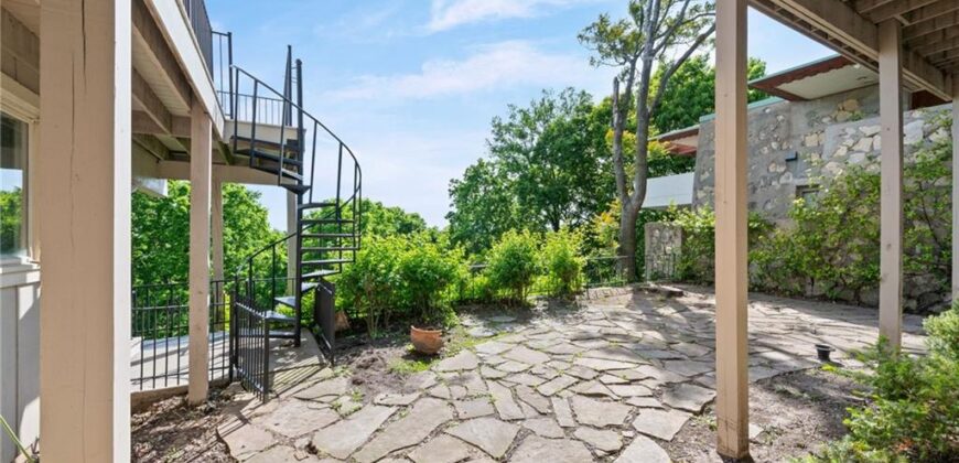 3630 N Briarcliff Road, Kansas City, MO 64116