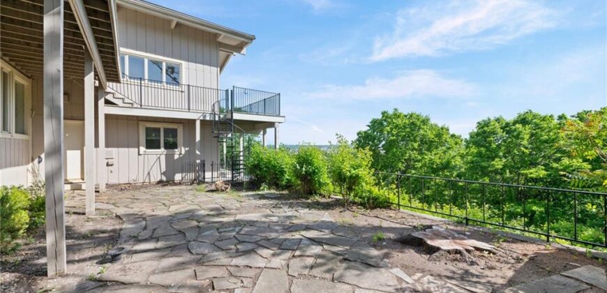 3630 N Briarcliff Road, Kansas City, MO 64116