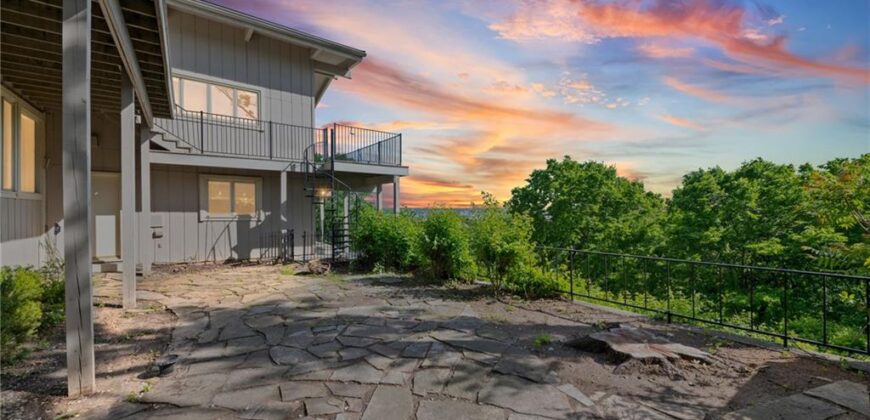 3630 N Briarcliff Road, Kansas City, MO 64116