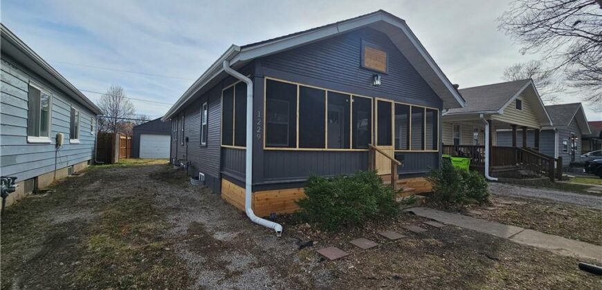 1229 E 24th Avenue, North Kansas City, MO 64116