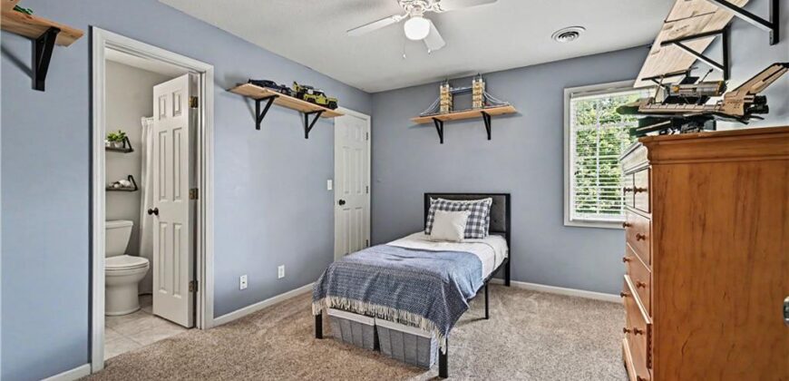 1561 Parkside Drive, Liberty, MO 64068