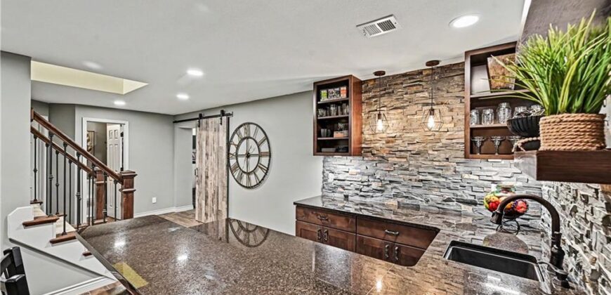1561 Parkside Drive, Liberty, MO 64068