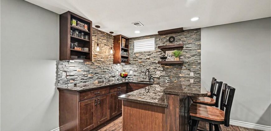 1561 Parkside Drive, Liberty, MO 64068