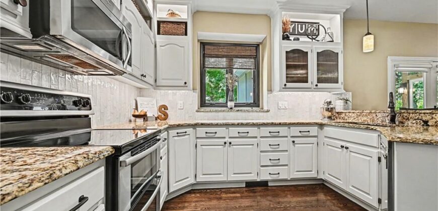 1561 Parkside Drive, Liberty, MO 64068