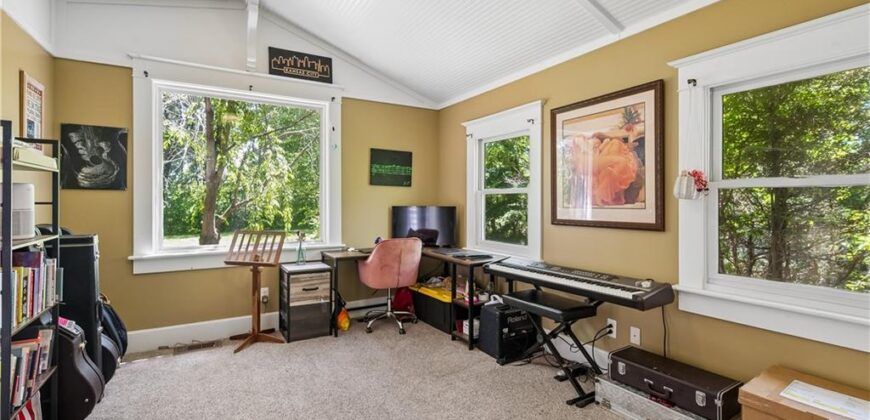 424 Walnut Street, Weston, MO 64098