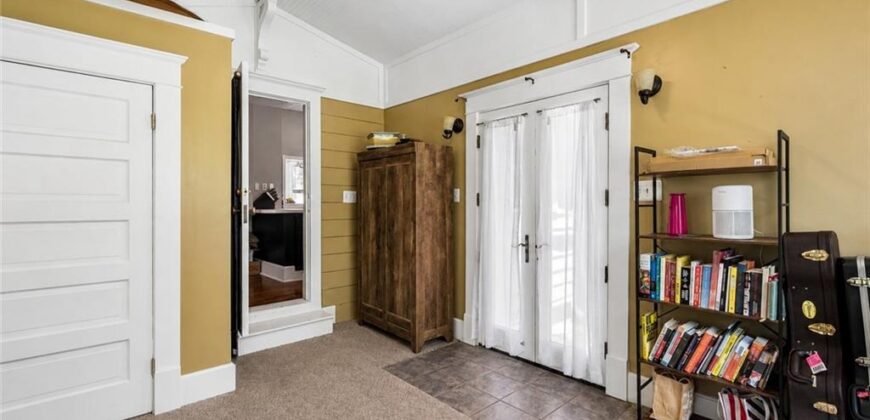 424 Walnut Street, Weston, MO 64098