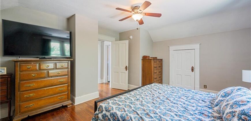 424 Walnut Street, Weston, MO 64098
