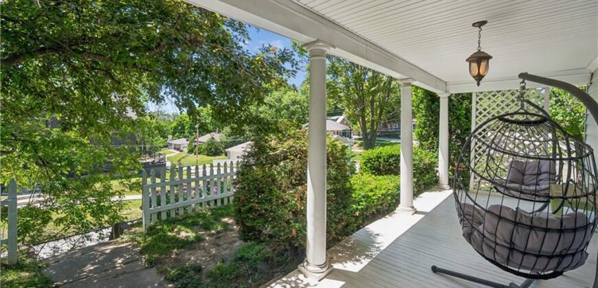 424 Walnut Street, Weston, MO 64098