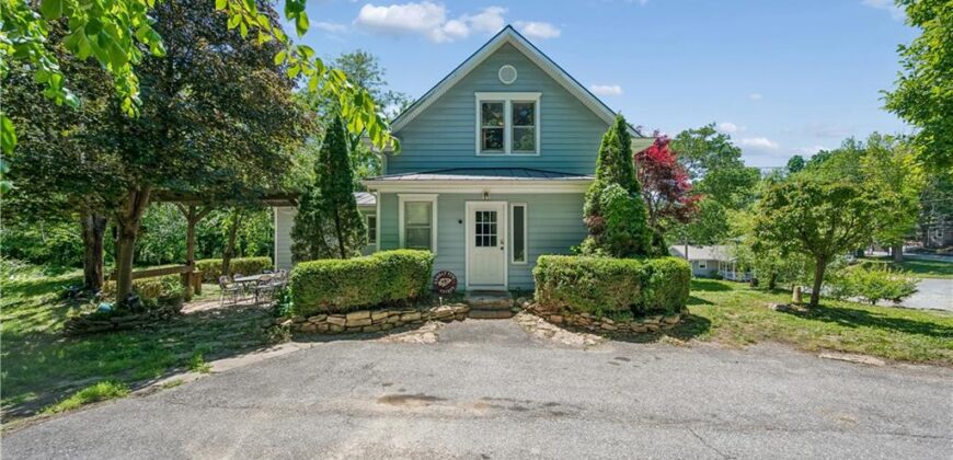 424 Walnut Street, Weston, MO 64098